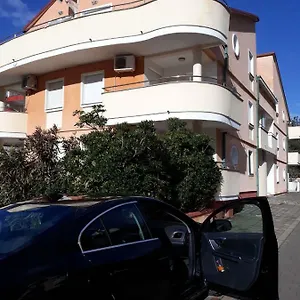https://marina-luka-povljana.hotelinzadar.com
